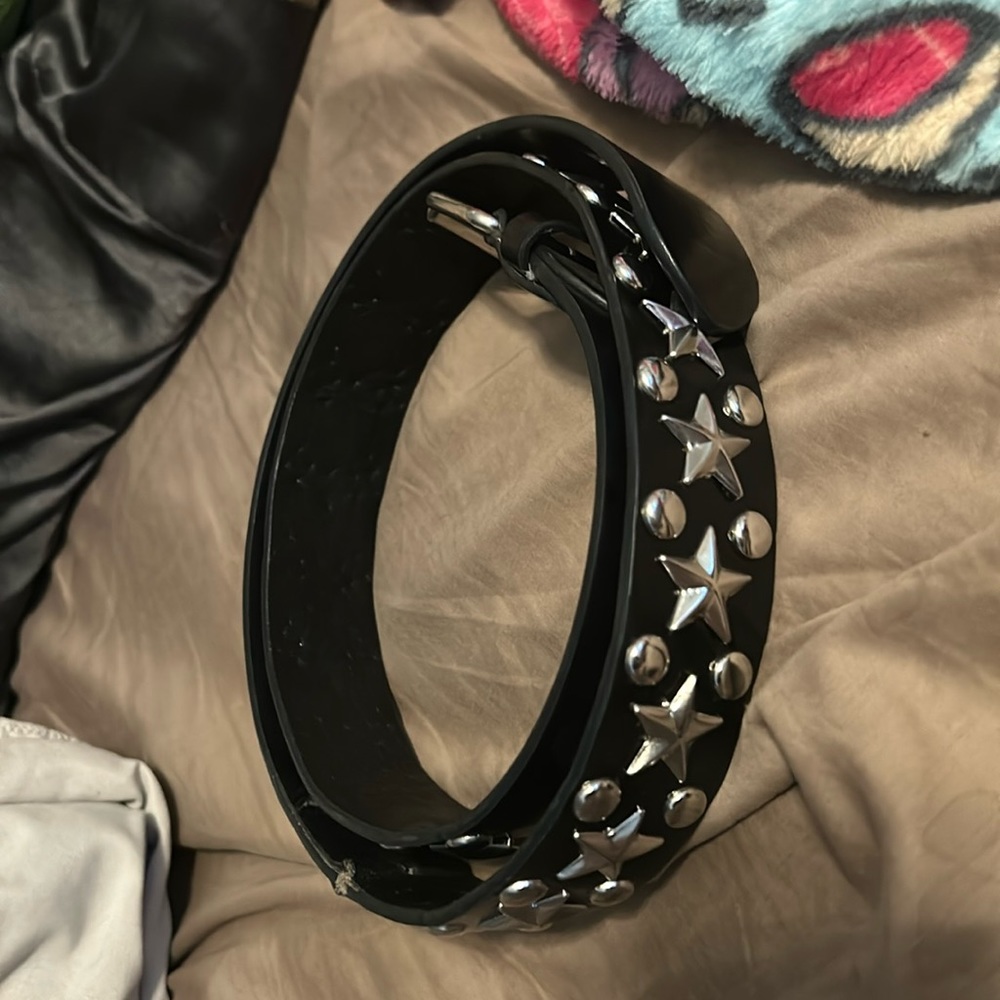 minor rip in leather on two sides, it’s really small though.